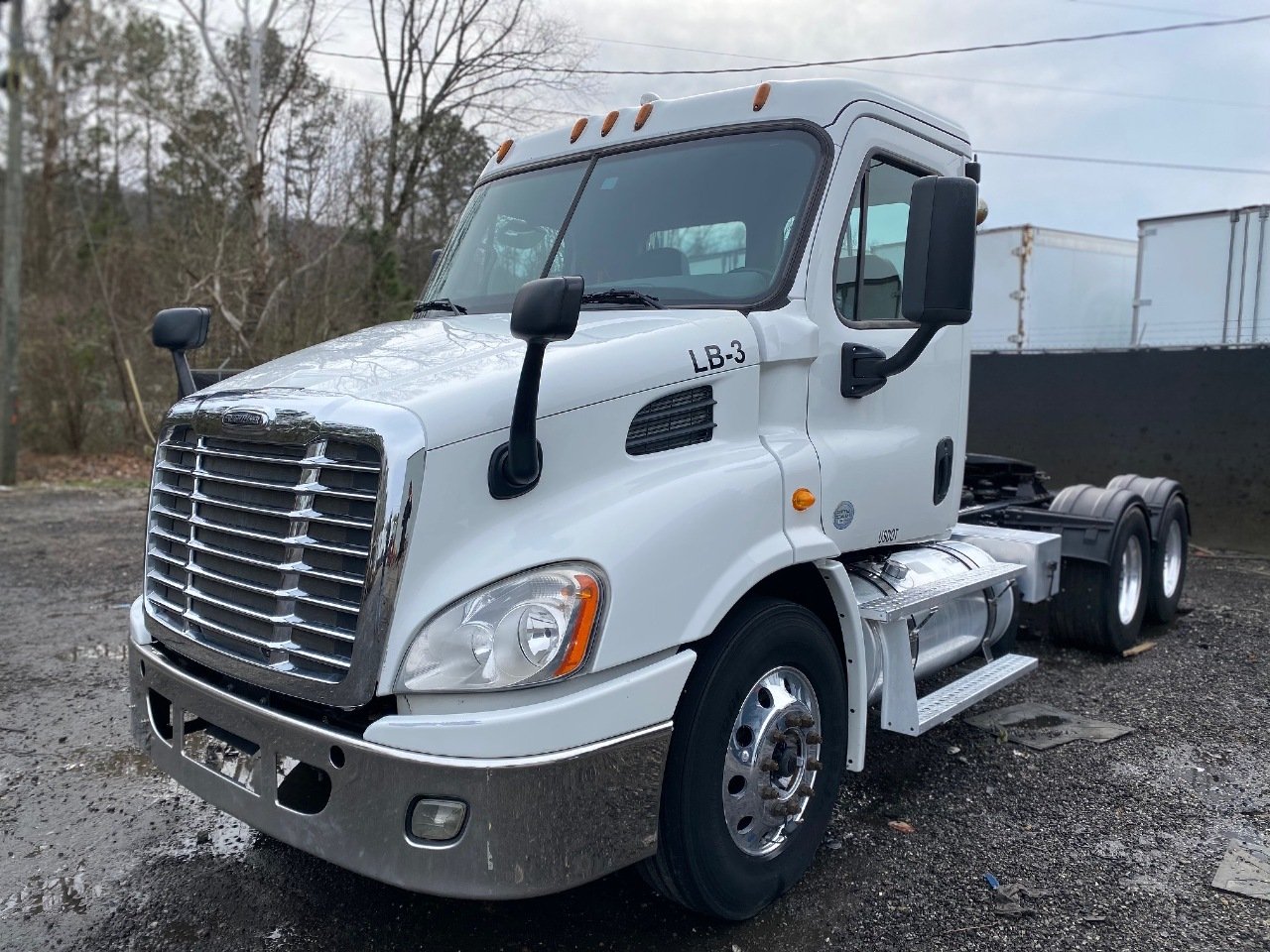 USED 2013 FREIGHTLINER CASCADIA TANDEM AXLE DAYCAB TRUCK #15100
