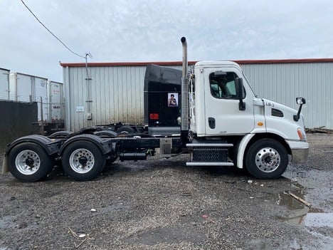 USED 2013 FREIGHTLINER CASCADIA TANDEM AXLE DAYCAB TRUCK #15100-4