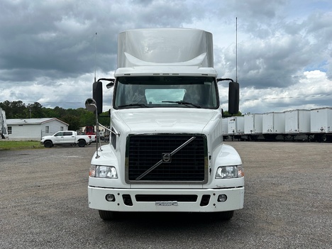 USED 2012 VOLVO VNM64T200 DAYCAB TRUCK #15108-2