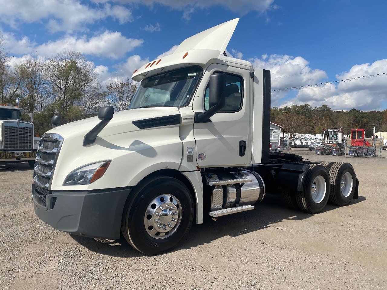 USED 2018 FREIGHTLINER CASCADIA TANDEM AXLE DAYCAB TRUCK #15115