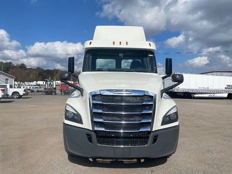 USED 2018 FREIGHTLINER CASCADIA TANDEM AXLE DAYCAB TRUCK #15115-2