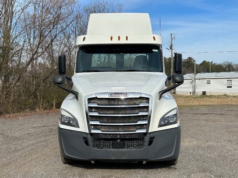 USED 2018 FREIGHTLINER CASCADIA TANDEM AXLE DAYCAB TRUCK #15166-2