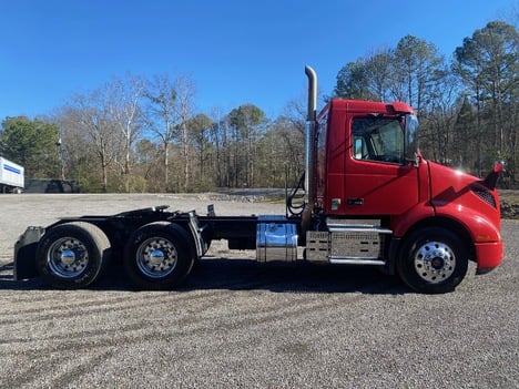 USED 2019 VOLVO VNR64T300 TANDEM AXLE DAYCAB TRUCK #15203-4