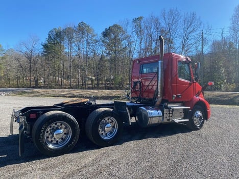 USED 2019 VOLVO VNR64T300 TANDEM AXLE DAYCAB TRUCK #15203-5