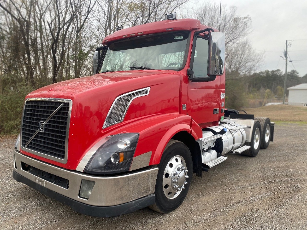 USED 2017 VOLVO VNL64T300 TANDEM AXLE DAYCAB TRUCK #15204