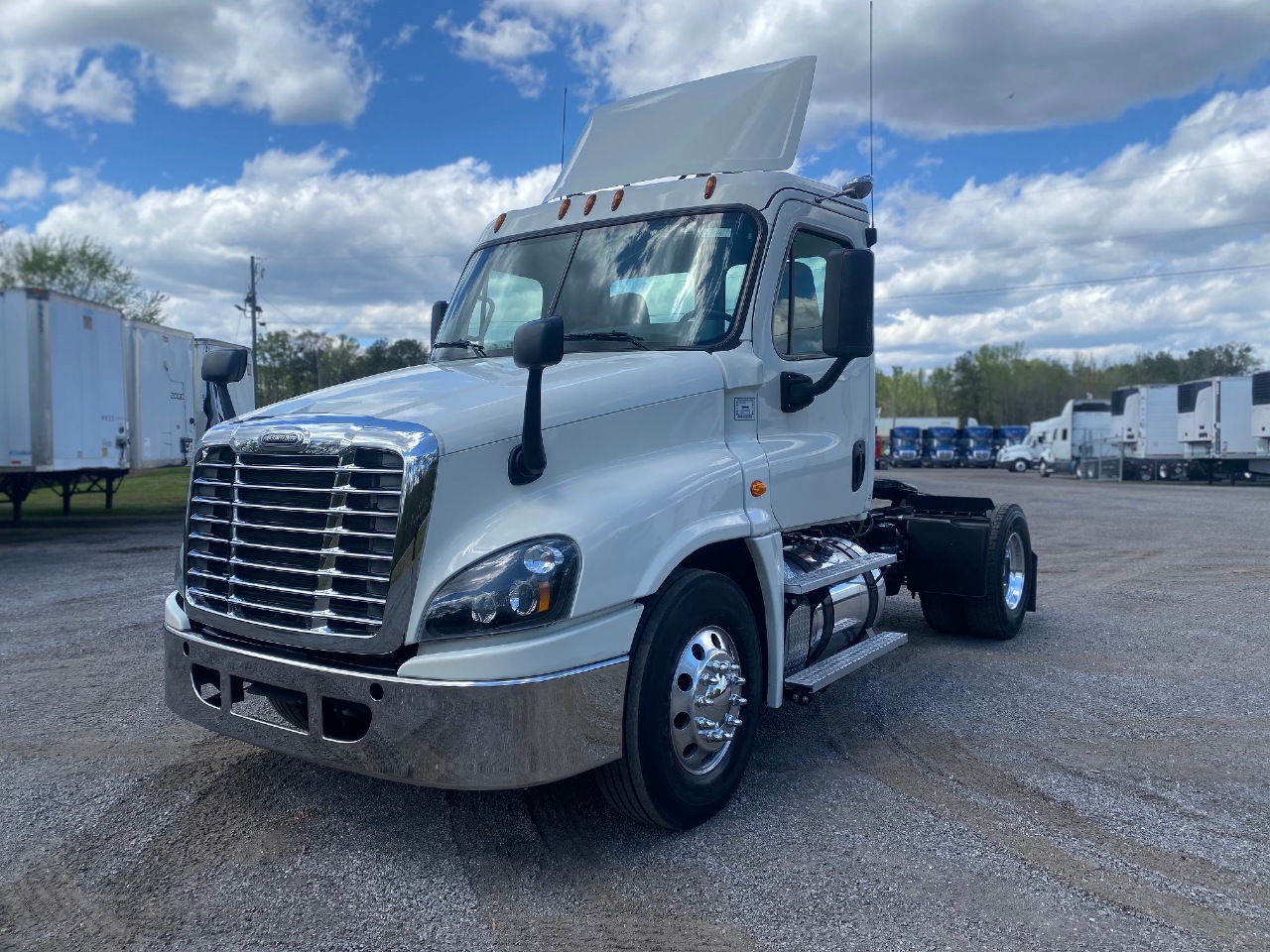 USED 2016 FREIGHTLINER CASCADIA TANDEM AXLE DAYCAB TRUCK #15250