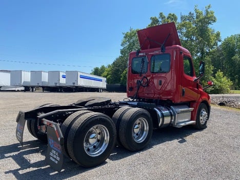 USED 2018 FREIGHTLINER CASCADIA TANDEM AXLE DAYCAB TRUCK #15257-5