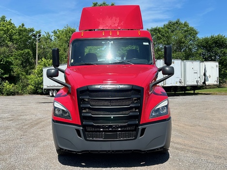 USED 2018 FREIGHTLINER CASCADIA TANDEM AXLE DAYCAB TRUCK #15258-2