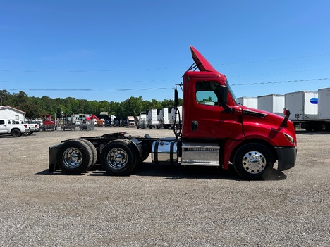 USED 2018 FREIGHTLINER CASCADIA TANDEM AXLE DAYCAB TRUCK #15258-4