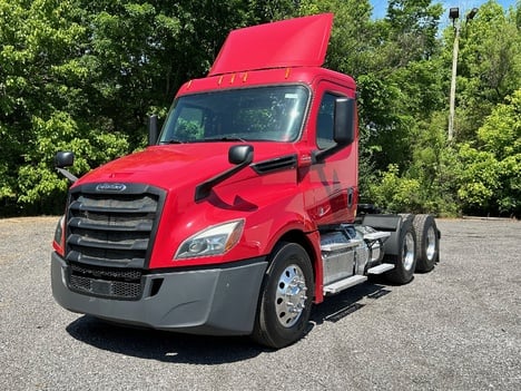 USED 2018 FREIGHTLINER CASCADIA TANDEM AXLE DAYCAB TRUCK #15259-1