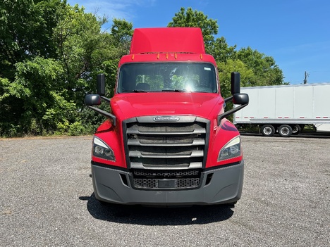 USED 2018 FREIGHTLINER CASCADIA TANDEM AXLE DAYCAB TRUCK #15259-2