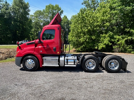 USED 2018 FREIGHTLINER CASCADIA TANDEM AXLE DAYCAB TRUCK #15259-8