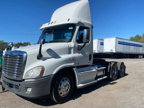 USED 2012 FREIGHTLINER CASCADIA TANDEM AXLE DAYCAB TRUCK #15294-1