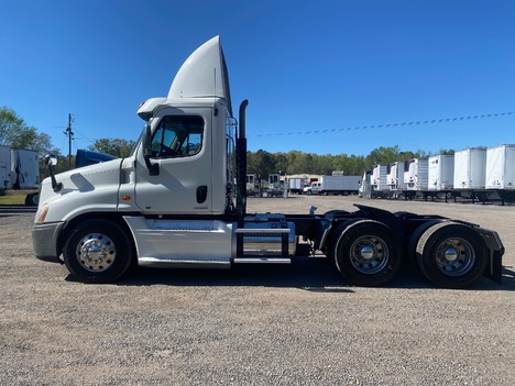 USED 2012 FREIGHTLINER CASCADIA TANDEM AXLE DAYCAB TRUCK #15294-12