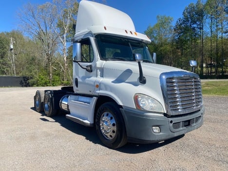 USED 2012 FREIGHTLINER CASCADIA TANDEM AXLE DAYCAB TRUCK #15294-3