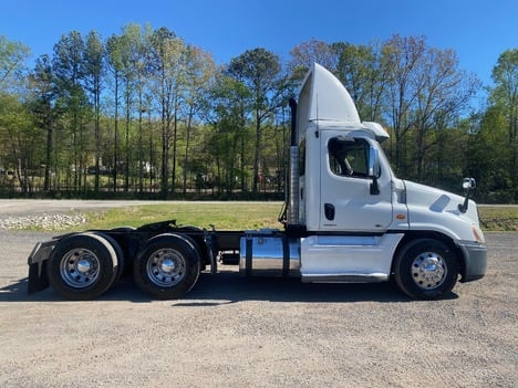USED 2012 FREIGHTLINER CASCADIA TANDEM AXLE DAYCAB TRUCK #15294-4