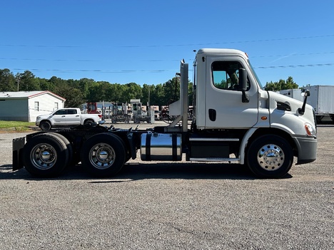 USED 2017 FREIGHTLINER CASCADIA 113 TANDEM AXLE DAYCAB TRUCK #15344-4