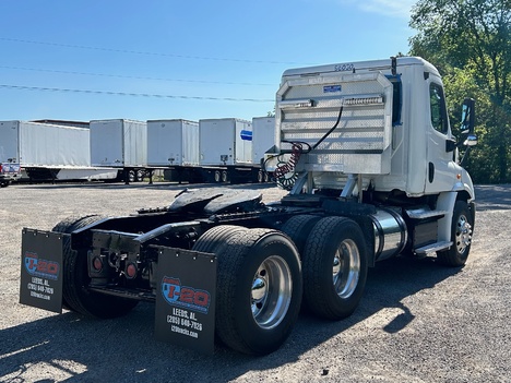 USED 2017 FREIGHTLINER CASCADIA 113 TANDEM AXLE DAYCAB TRUCK #15344-5