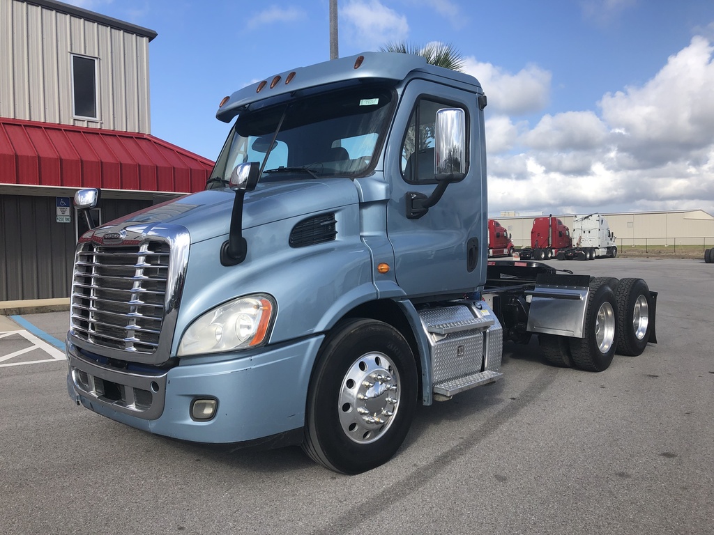 2013 Freightliner Cascadia Tandem Axle Daycab For Sale 3523
