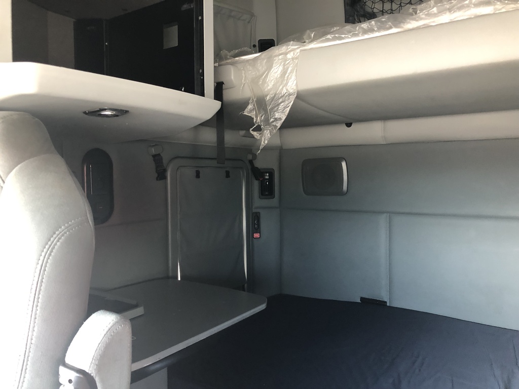 2014 Kenworth T680 Tandem Axle Sleeper For Sale 4644