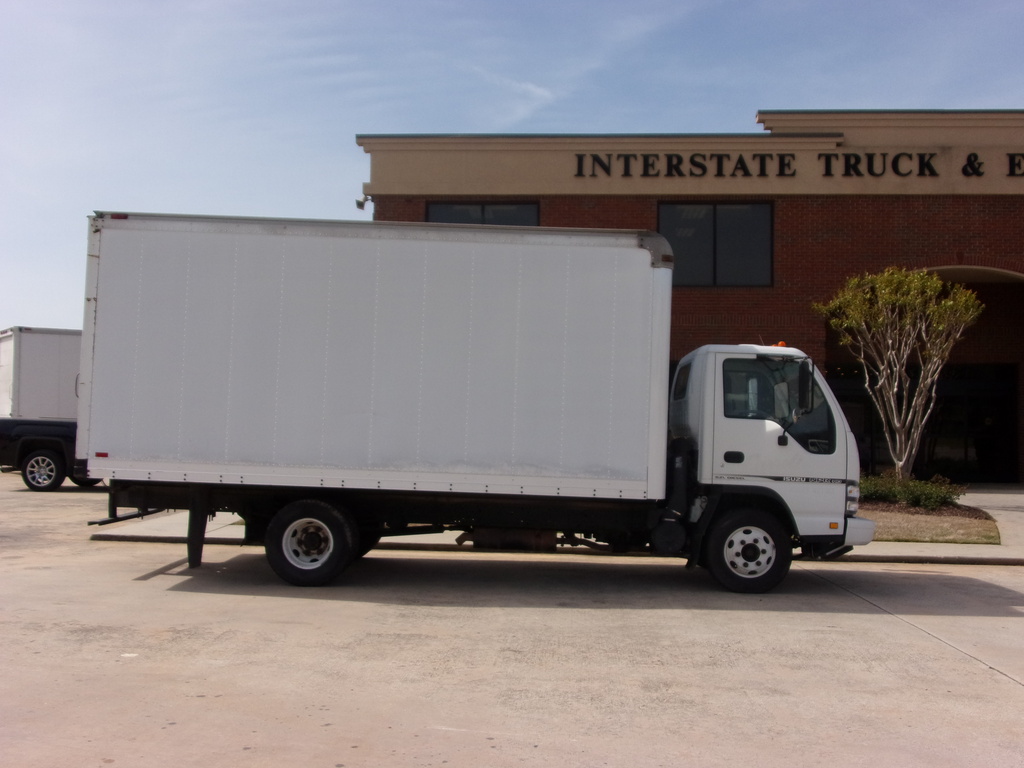 2006 ISUZU NPR HD Box Van Truck