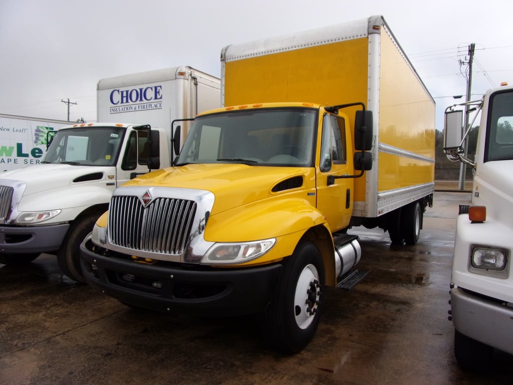 2011 INTERNATIONAL Durastar 4300 Box Van Truck