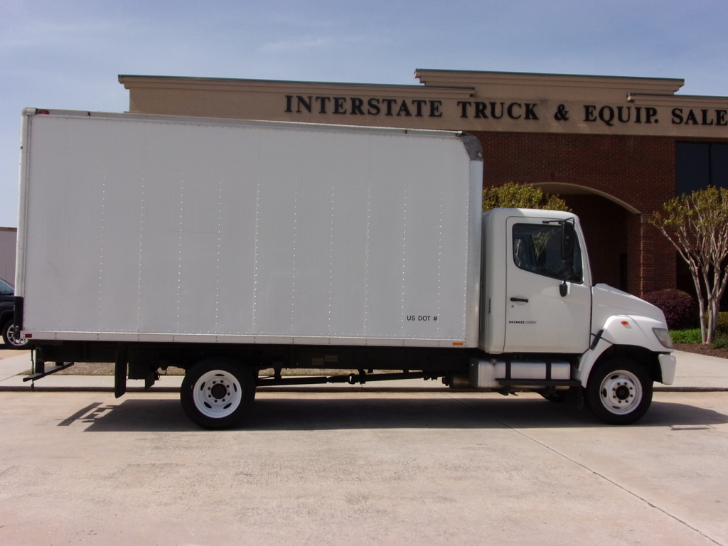 2006 HINO 165 Box Van Truck