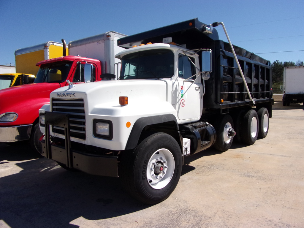 2003 MACK RD688S Heavy Duty Truck