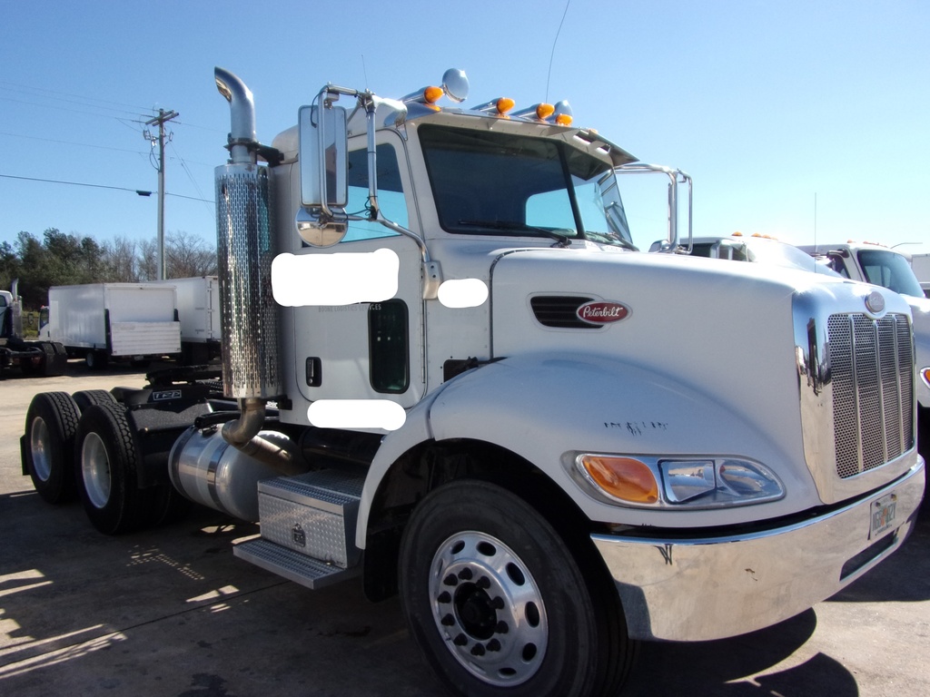 2007 PETERBILT 340 Tandem Axle Daycab