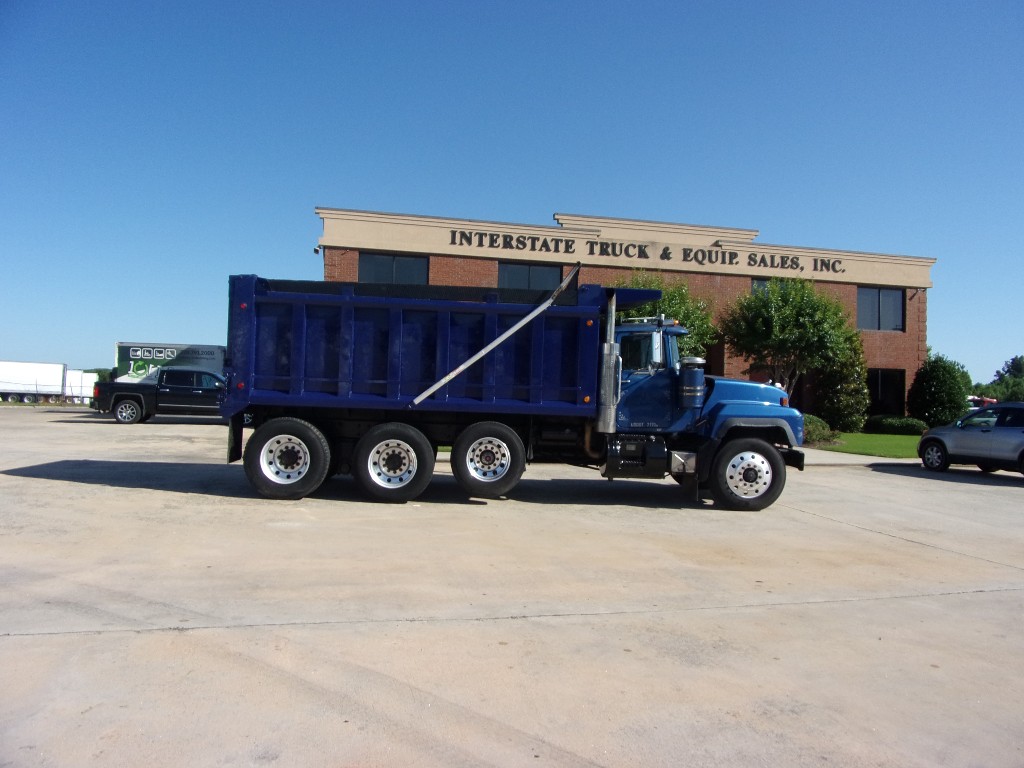 2001 MACK rd688s Tri-Axle Steel Dump Truck