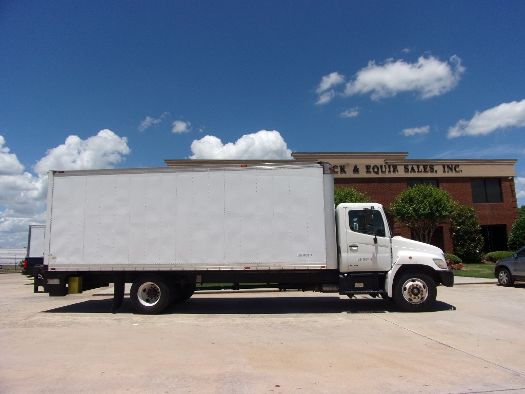2008 HINO 268 Box Van Truck