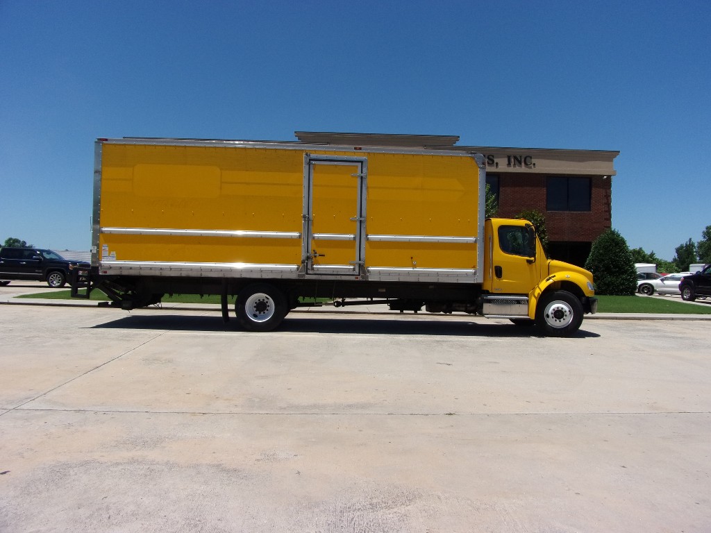 2012 FREIGHTLINER BUSINESS CLASS M2 Box Van Truck