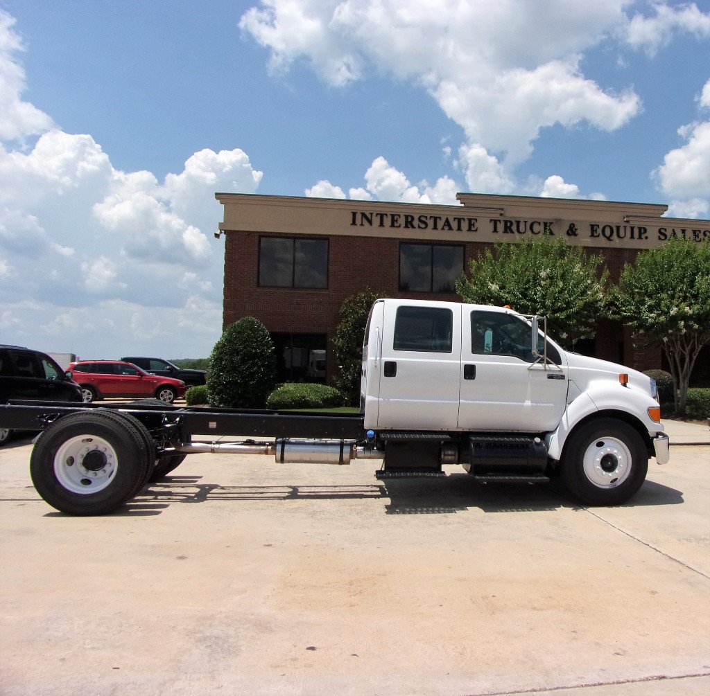 2011 FORD F-650 Cab Chassis Truck