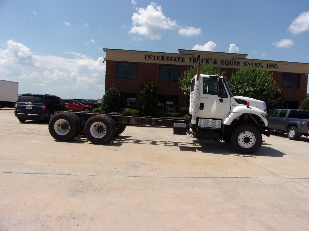 2011 INTERNATIONAL 7400 Cab Chassis Truck