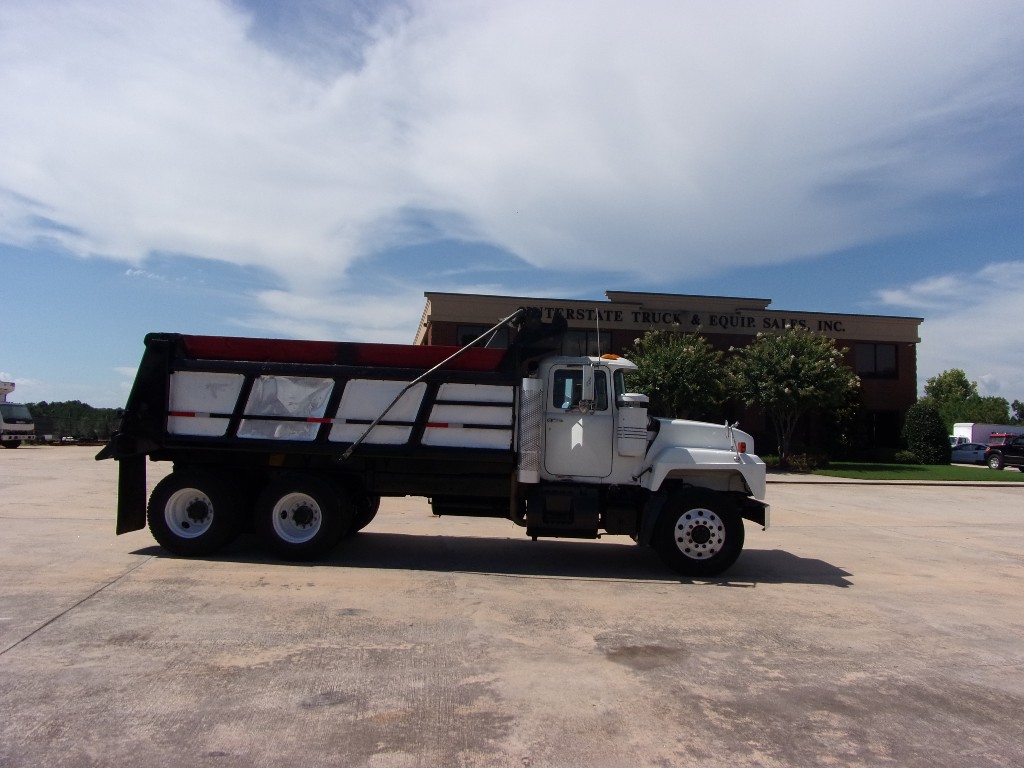 2001 MACK RD690 Box Dump Truck