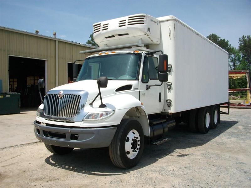 2006 INTERNATIONAL 4400 Reefer Truck