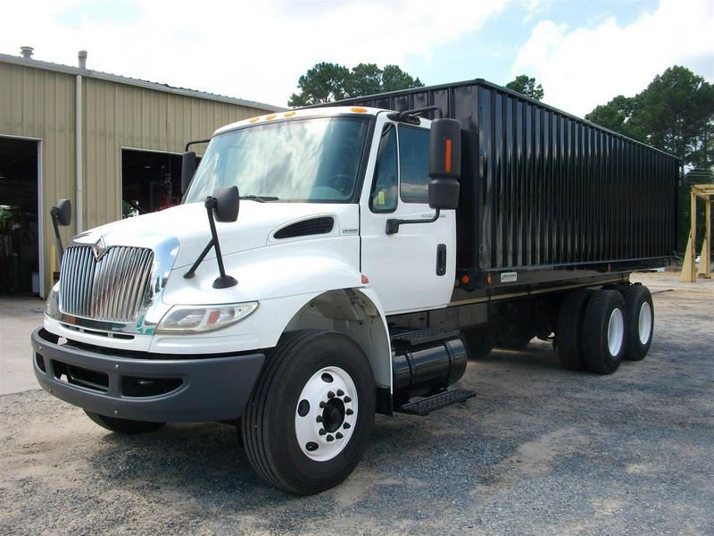 2006 INTERNATIONAL 4400 Grain - Silage Truck