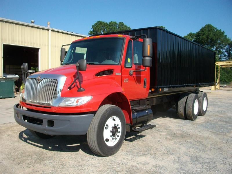 2005 INTERNATIONAL 4400 Grain - Silage Truck
