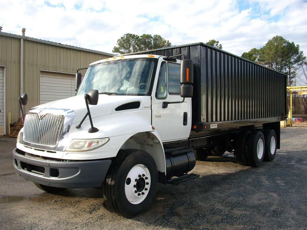 2006 INTERNATIONAL 4400 Grain - Silage Truck