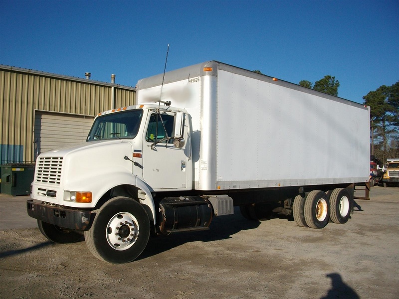 2002 INTERNATIONAL 8100 Box Van Truck