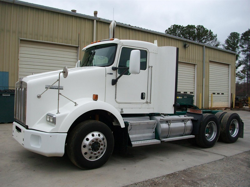 2009 KENWORTH T800 Tandem Axle Daycab