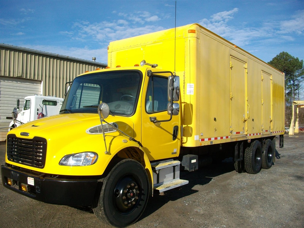 2005 FREIGHTLINER M2 Box Van Truck