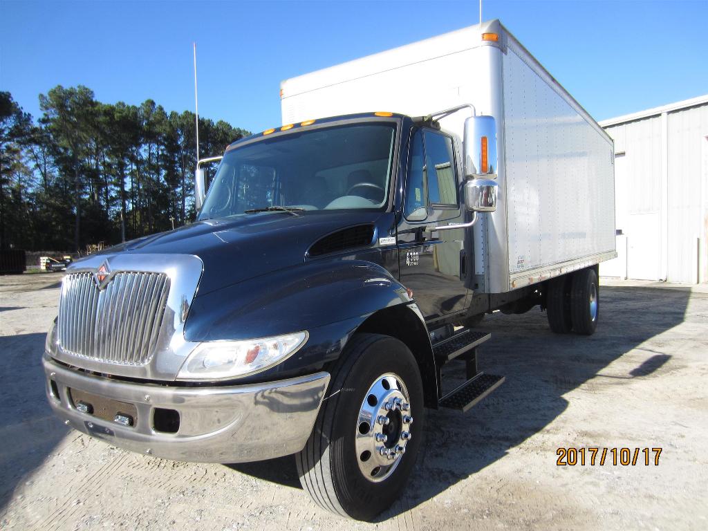 2002 INTERNATIONAL 4300 Box Van Truck