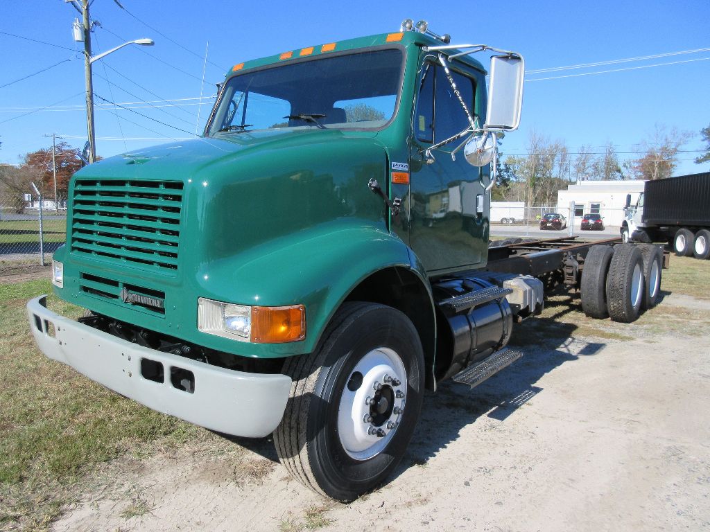 2000 INTERNATIONAL 8100 Cab Chassis Truck