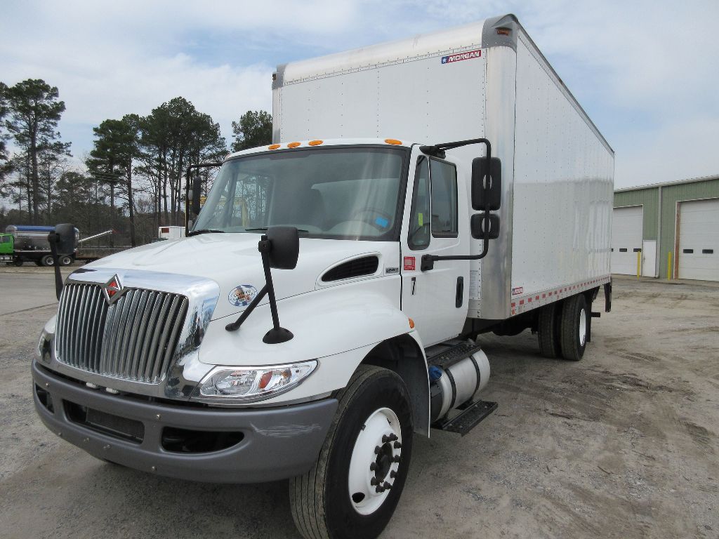 2018 INTERNATIONAL 4300 Box Van Truck