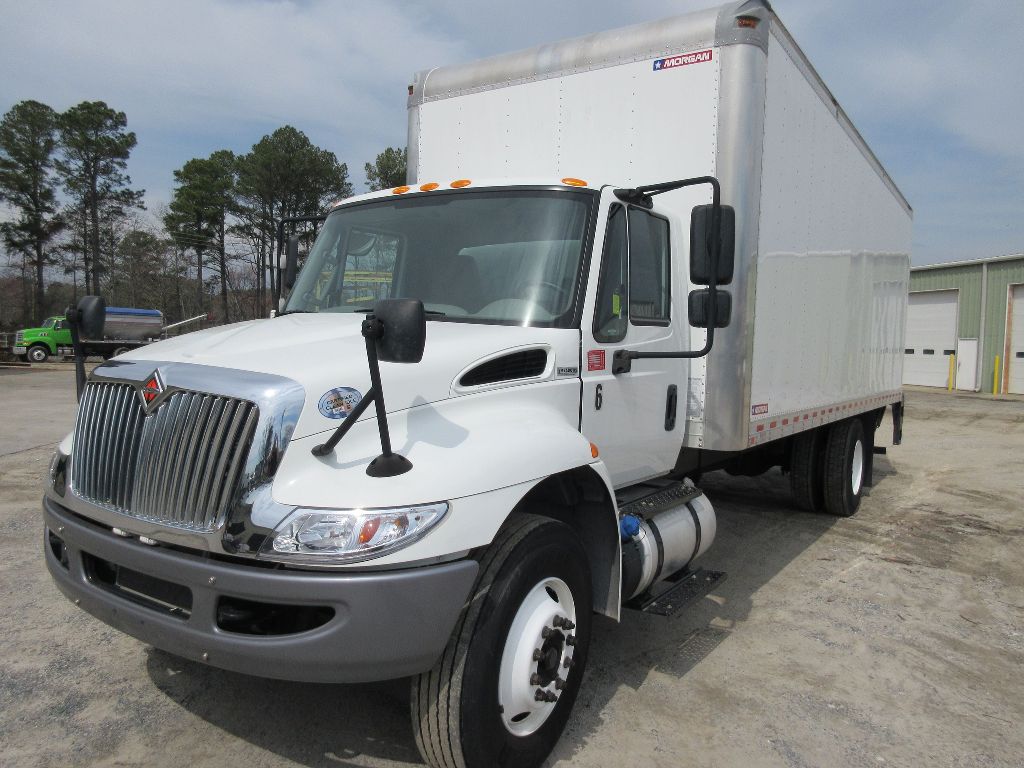 2018 INTERNATIONAL 4300 Box Van Truck