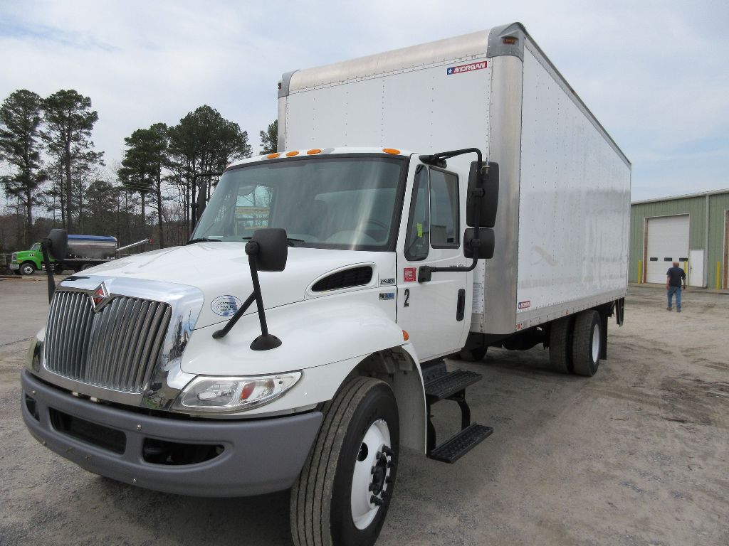 2014 INTERNATIONAL 4300 Box Van Truck