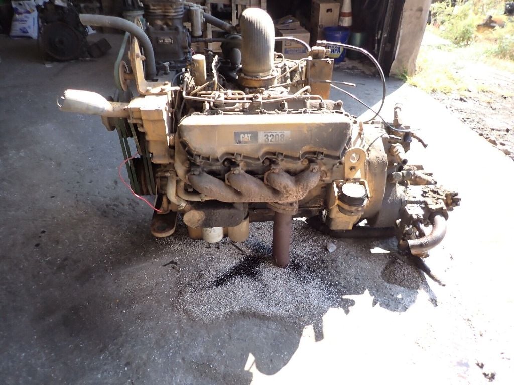 USED CAT 3208 COMPLETE ENGINE TRUCK PARTS #13725