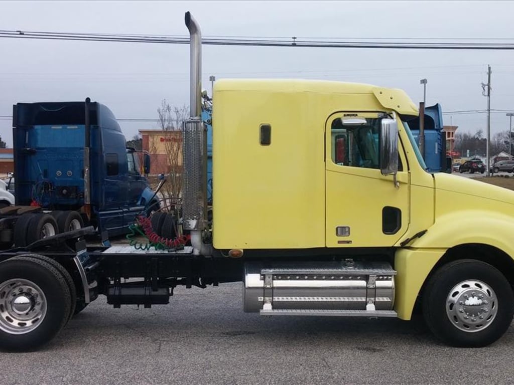Used 2007 Freightliner Columbia 120 Single Axle Sleeper For Sale In