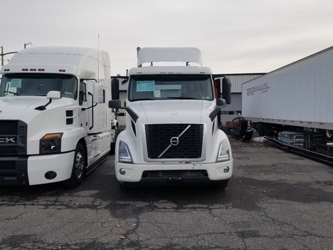USED 2019 VOLVO VNR64T300 TANDEM AXLE DAYCAB TRUCK #1728-2